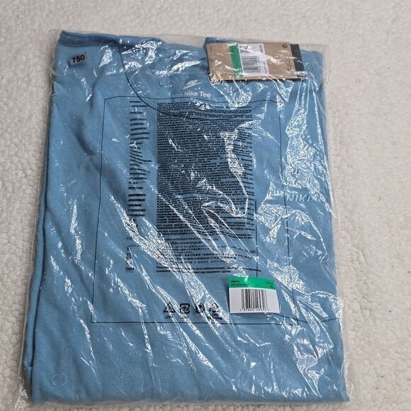 750 NWT Men's Nike Sportswear Premium Essentials Long-Sleeve Pocket T-Shirt - Picture 2 of 6